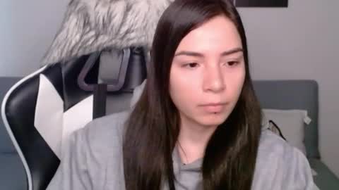 Snapshot of wolfs_daughter chatting on 01/05/25, 07:49 Alex online show from 01/05/25, 07:49