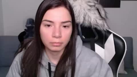 Snapshot of wolfs_daughter chatting on 01/06/25, 02:15 Alex online show from 01/06/25, 02:15