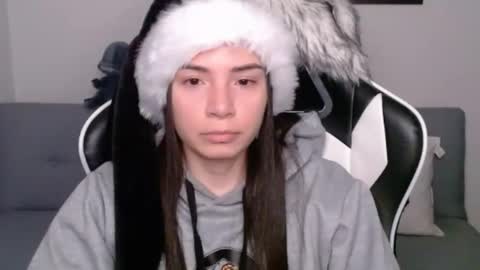 Snapshot of wolfs_daughter chatting on 01/07/25, 02:53 Alex online show from 01/07/25, 02:53