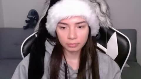 Snapshot of wolfs_daughter chatting on 01/08/25, 02:14 Alex online show from 01/08/25, 02:14