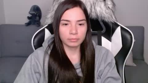 Snapshot of wolfs_daughter chatting on 01/09/25, 03:04 Alex online show from 01/09/25, 03:04