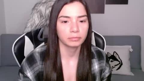 Snapshot of wolfs_daughter chatting on 01/11/25, 04:16 Alex online show from 01/11/25, 04:16