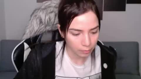 Snapshot of wolfs_daughter chatting on 01/13/25, 02:18 Alex online show from 01/13/25, 02:18