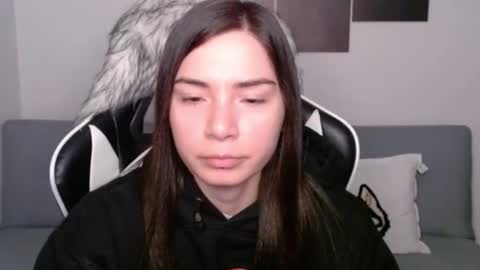 Snapshot of wolfs_daughter chatting on 01/14/25, 03:01 Alex online show from 01/14/25, 03:01