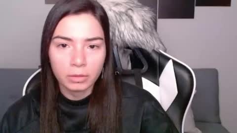 Snapshot of wolfs_daughter chatting on 01/19/25, 02:57 Alex online show from 01/19/25, 02:57