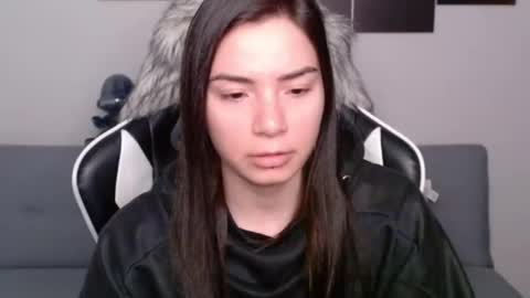 Snapshot of wolfs_daughter chatting on 01/19/25, 05:58 Alex online show from 01/19/25, 05:58