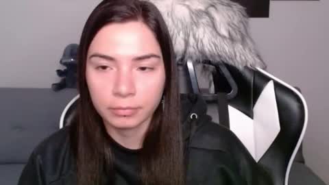 Snapshot of wolfs_daughter chatting on 01/20/25, 02:43 Alex online show from 01/20/25, 02:43