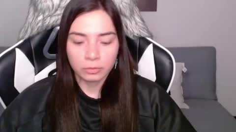 Snapshot of wolfs_daughter chatting on 01/25/25, 02:26 Alex online show from 01/25/25, 02:26