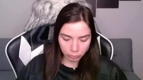 Snapshot of wolfs_daughter chatting on 01/26/25, 02:45 Alex online show from 01/26/25, 02:45