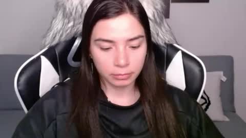 Snapshot of wolfs_daughter chatting on 01/27/25, 02:42 Alex online show from 01/27/25, 02:42