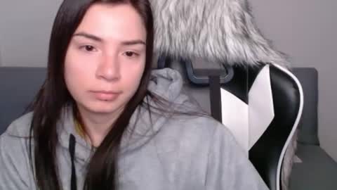 Snapshot of wolfs_daughter chatting on 02/05/25, 01:58 Alex online show from 02/05/25, 01:58