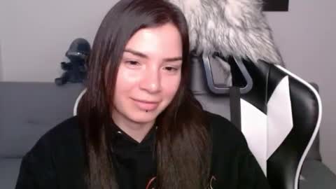 Snapshot of wolfs_daughter chatting on 02/06/25, 03:59 Alex online show from 02/06/25, 03:59