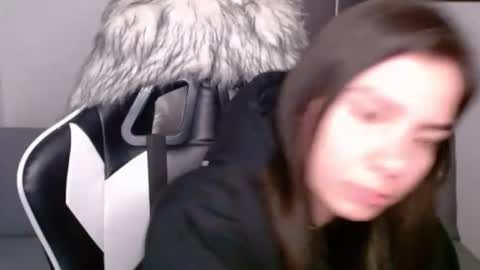 Snapshot of wolfs_daughter chatting on 02/07/25, 02:50 Alex online show from 02/07/25, 02:50
