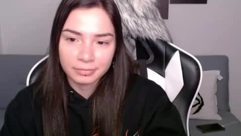 Snapshot of wolfs_daughter chatting on 02/10/25, 02:08 Alex online show from 02/10/25, 02:08