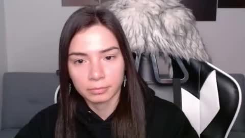 Snapshot of wolfs_daughter chatting on 02/12/25, 03:07 Alex online show from 02/12/25, 03:07