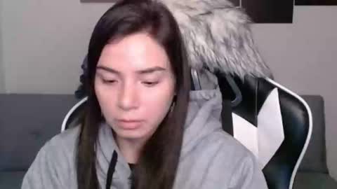 Snapshot of wolfs_daughter chatting on 02/19/25, 02:12 Alex online show from 02/19/25, 02:12