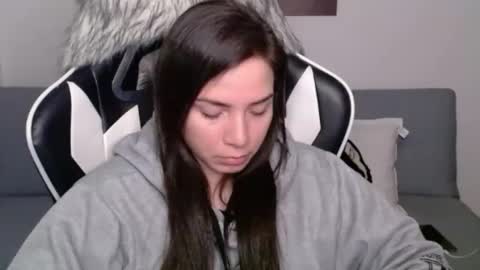Snapshot of wolfs_daughter chatting on 02/20/25, 02:18 Alex online show from 02/20/25, 02:18
