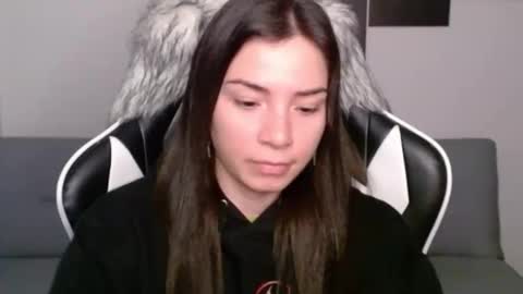 Snapshot of wolfs_daughter chatting on 02/25/25, 04:57 Alex online show from 02/25/25, 04:57
