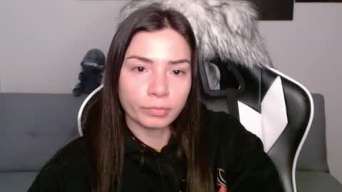 Snapshot of wolfs_daughter chatting on 02/26/25, 01:43 Alex online show from 02/26/25, 01:43