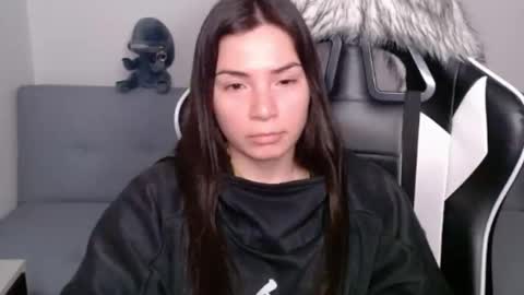 Snapshot of wolfs_daughter chatting on 02/27/25, 02:10 Alex online show from 02/27/25, 02:10