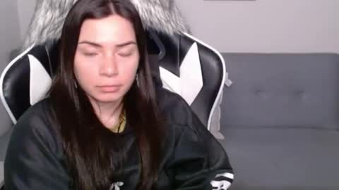 Snapshot of wolfs_daughter chatting on 02/28/25, 02:09 Alex online show from 02/28/25, 02:09