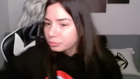 Snapshot of wolfs_daughter chatting on 03/04/25, 04:17 Alex online show from 03/04/25, 04:17