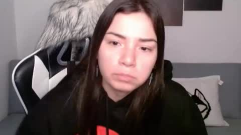 Snapshot of wolfs_daughter chatting on 03/05/25, 01:42 Alex online show from 03/05/25, 01:42