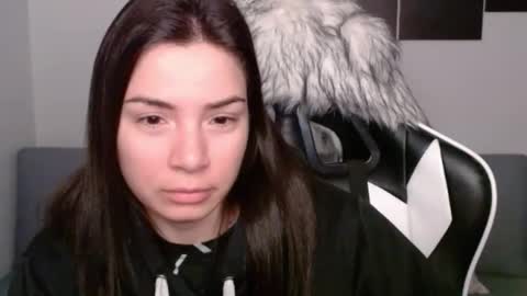 Snapshot of wolfs_daughter chatting on 03/07/25, 04:24 Alex online show from 03/07/25, 04:24