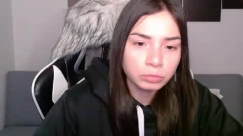 Snapshot of wolfs_daughter chatting on 03/08/25, 02:12 Alex online show from 03/08/25, 02:12