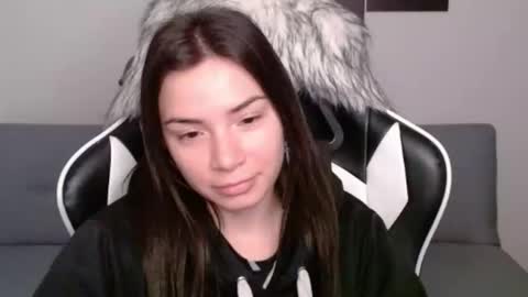 Snapshot of wolfs_daughter chatting on 03/09/25, 04:05 Alex online show from 03/09/25, 04:05