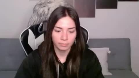 Snapshot of wolfs_daughter chatting on 03/12/25, 02:09 Alex online show from 03/12/25, 02:09
