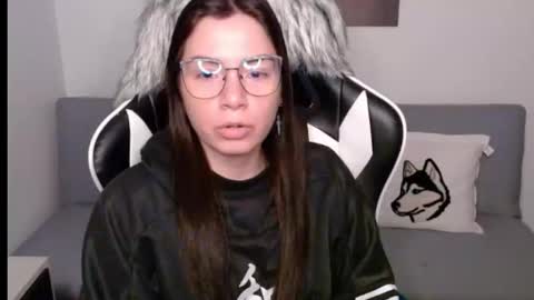 Snapshot of wolfs_daughter chatting on 09/09/25, 02:11 Alex online show from 09/09/25, 02:11