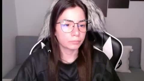 Snapshot of wolfs_daughter chatting on 09/10/25, 02:11 Alex online show from 09/10/25, 02:11