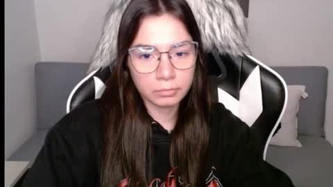 Snapshot of wolfs_daughter chatting on 09/11/25, 02:22 Alex online show from 09/11/25, 02:22