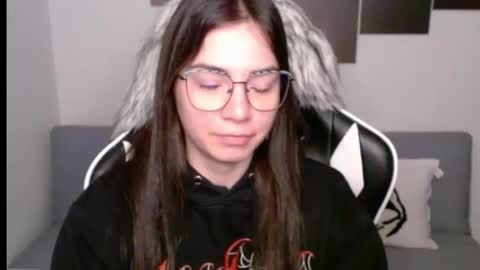 Snapshot of wolfs_daughter chatting on 09/13/25, 02:22 Alex online show from 09/13/25, 02:22