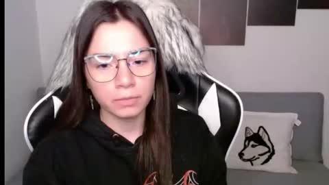 Snapshot of wolfs_daughter chatting on 09/17/25, 02:02 Alex online show from 09/17/25, 02:02