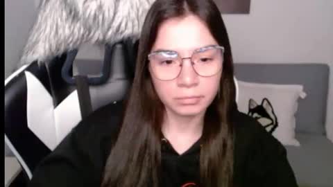 Snapshot of wolfs_daughter chatting on 09/18/25, 02:35 Alex online show from 09/18/25, 02:35