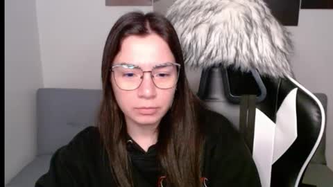 Snapshot of wolfs_daughter chatting on 09/19/25, 02:57 Alex online show from 09/19/25, 02:57