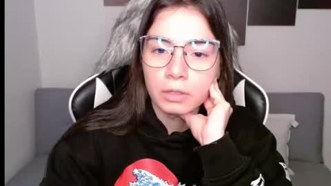 Snapshot of wolfs_daughter chatting on 09/21/25, 02:13 Alex online show from 09/21/25, 02:13
