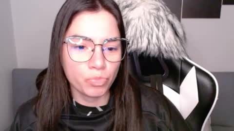 Snapshot of wolfs_daughter chatting on 09/24/25, 02:15 Alex online show from 09/24/25, 02:15
