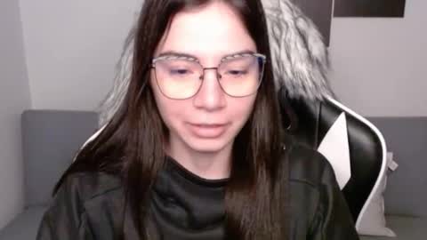 Snapshot of wolfs_daughter chatting on 09/25/25, 02:37 Alex online show from 09/25/25, 02:37