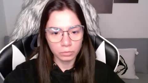 Snapshot of wolfs_daughter chatting on 09/29/25, 02:06 Alex online show from 09/29/25, 02:06