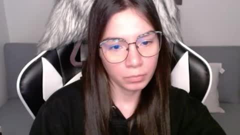 Snapshot of wolfs_daughter chatting on 09/30/25, 01:43 Alex online show from 09/30/25, 01:43