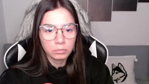 Snapshot of wolfs_daughter chatting on 10/04/25, 01:58 Alex online show from 10/04/25, 01:58