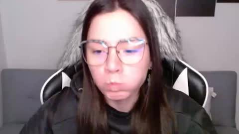 Snapshot of wolfs_daughter chatting on 10/06/25, 02:09 Alex online show from 10/06/25, 02:09