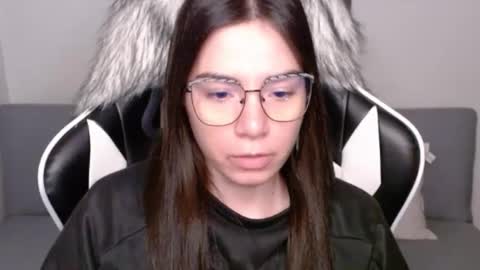 Snapshot of wolfs_daughter chatting on 10/09/25, 03:15 Alex online show from 10/09/25, 03:15