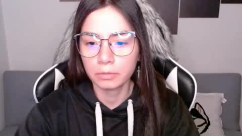 Snapshot of wolfs_daughter chatting on 10/20/25, 01:50 Alex online show from 10/20/25, 01:50