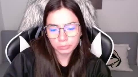 Snapshot of wolfs_daughter chatting on 10/21/25, 10:54 Alex online show from 10/21/25, 10:54