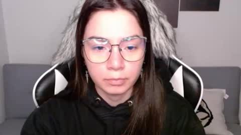 Snapshot of wolfs_daughter chatting on 10/27/25, 02:26 Alex online show from 10/27/25, 02:26