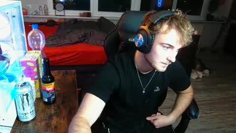 wollenjunge2006 online show from 10/05/25, 06:39